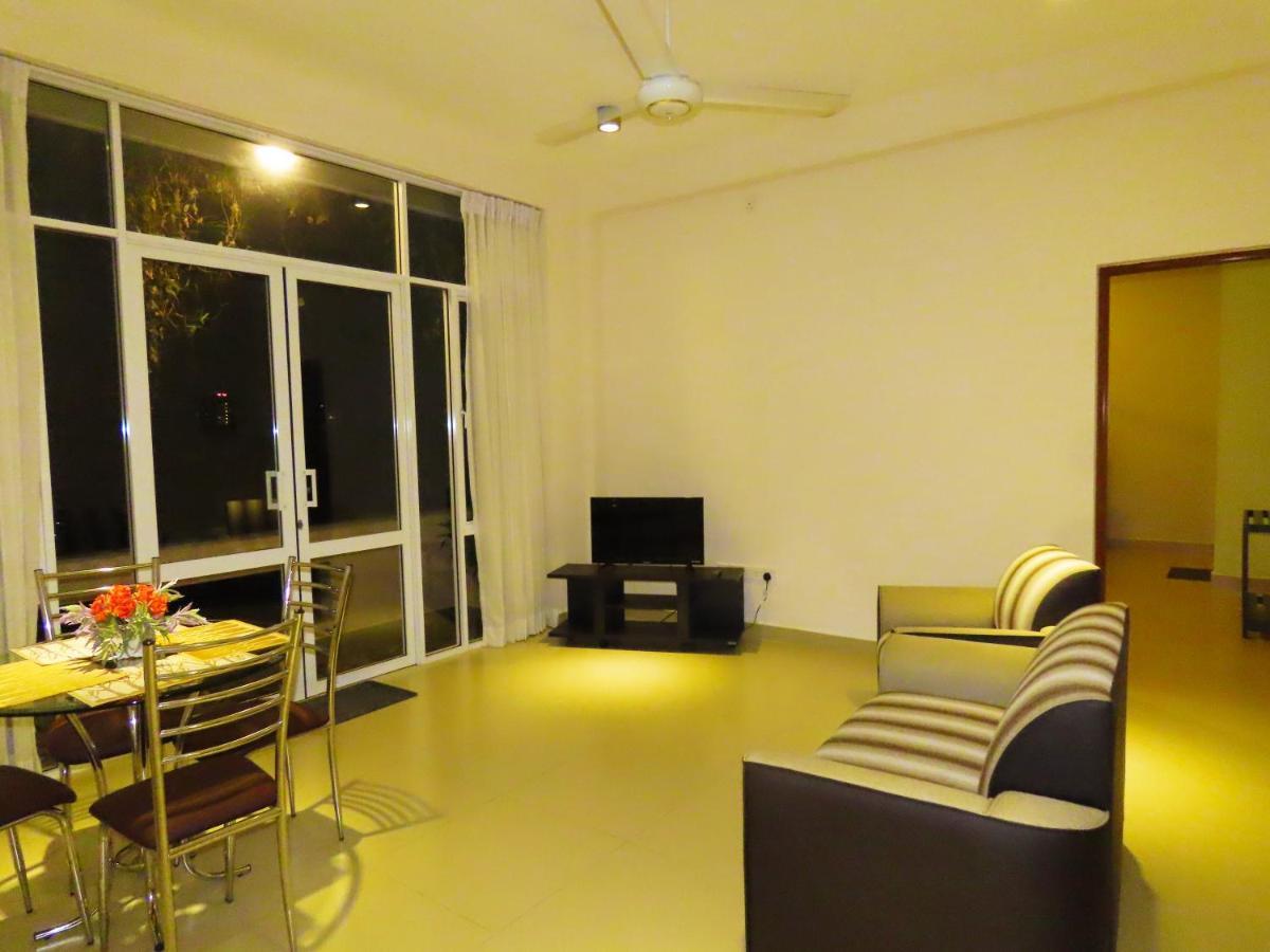 VIVAS Residencies Luxury Apartments Dehiwala-Mont Lavinia Extérieur photo